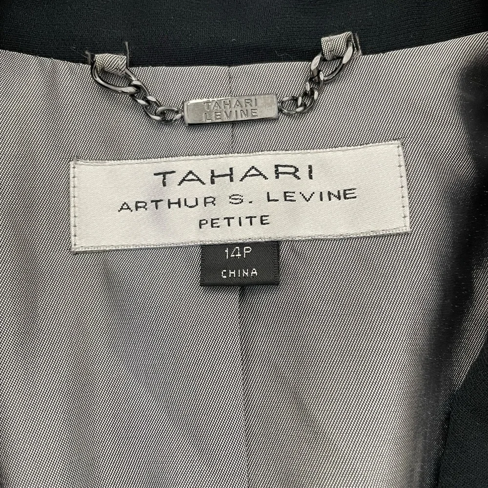 Tahari Arthur Levine women’s size 14 petite black Blazer/ Jacket